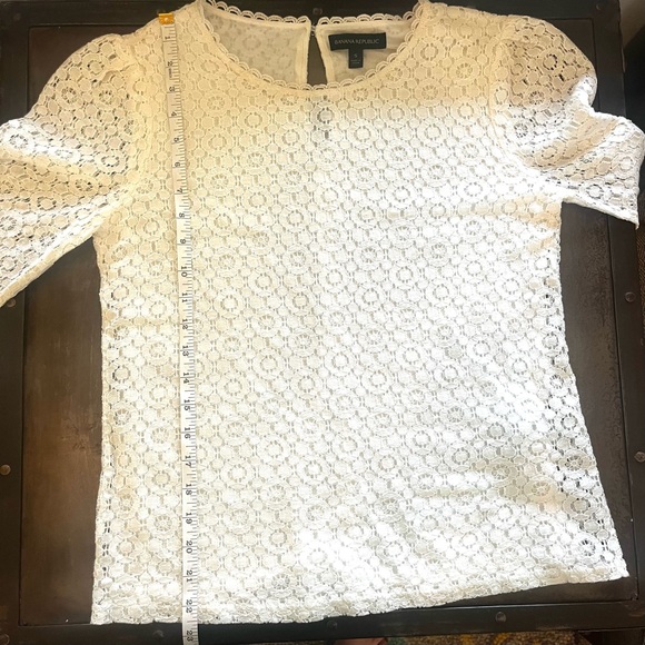 Banana Republic Ivory Lace Bell Sleeve Blouse Size Small - Picture 3 of 12